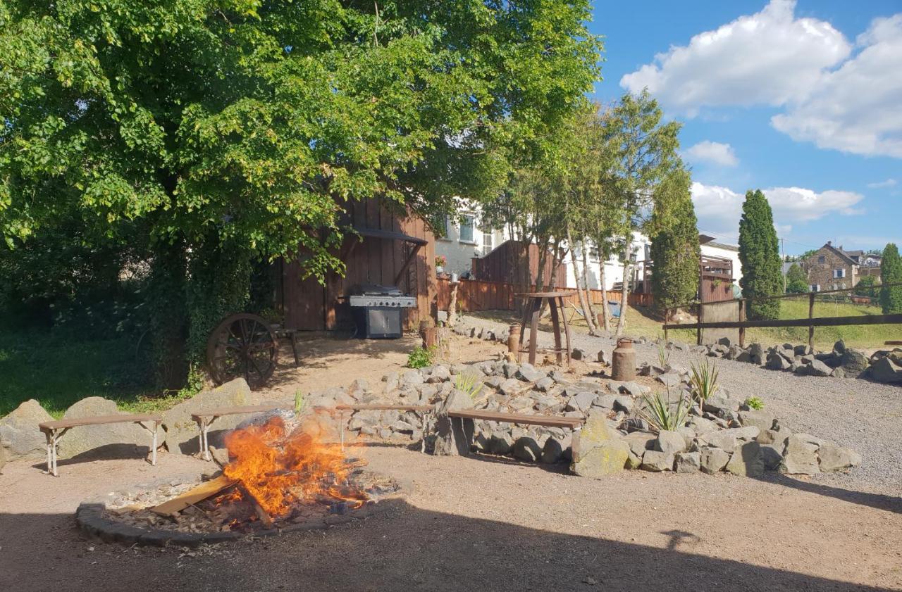 Moderne Ferienwohnung Black Beauty Auf Idyllischem Reiterhof Nahe Burg Eltz Münstermaifeld Buitenkant foto